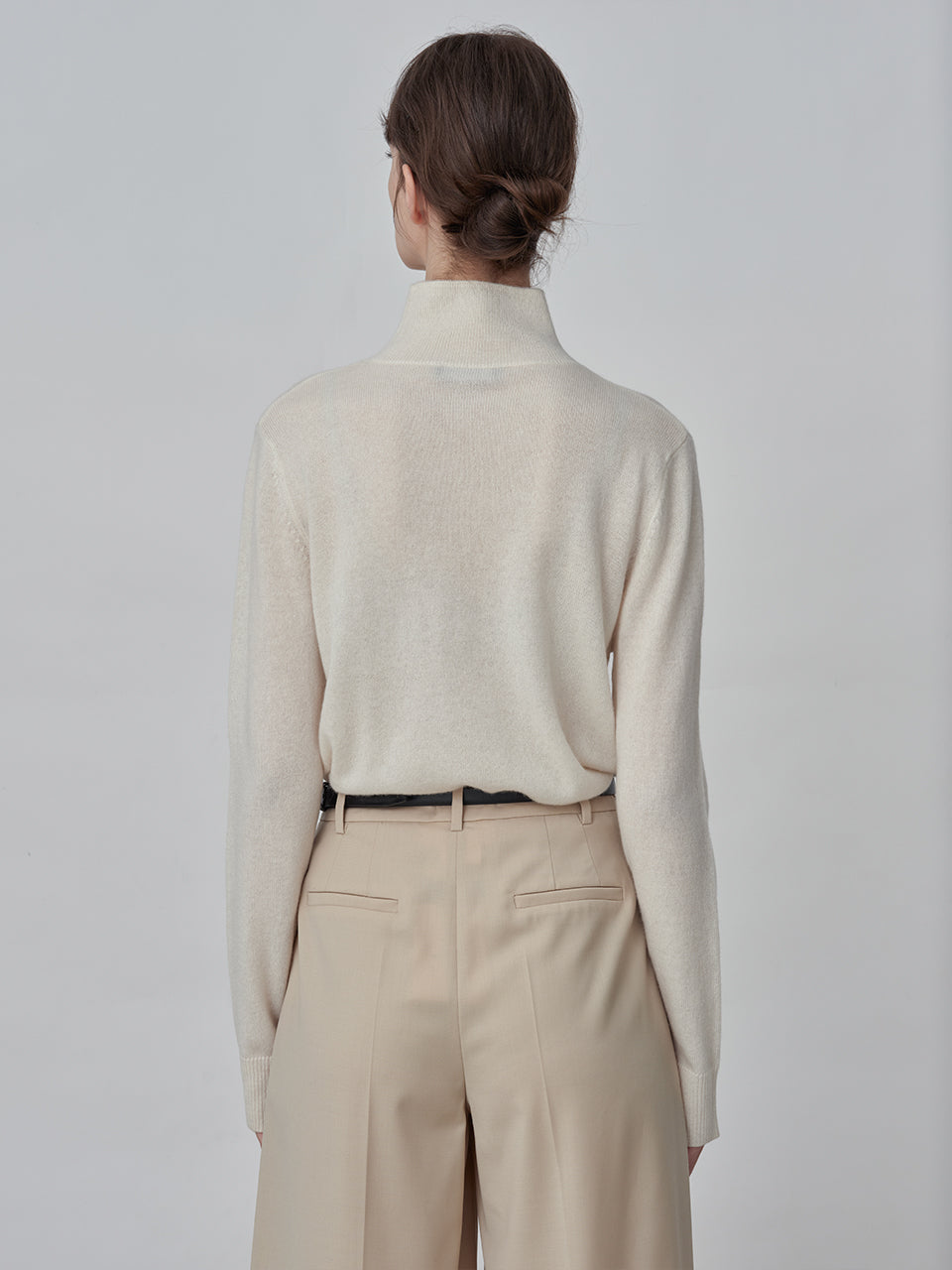 Simple High Neck Sweater_Vintage White